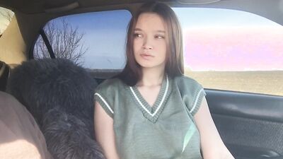 Schoolgirl gave a public blowjob in the car and asked to take her home
