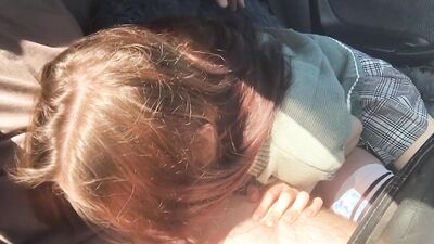 Schoolgirl gave a public blowjob in the car and asked to take her home