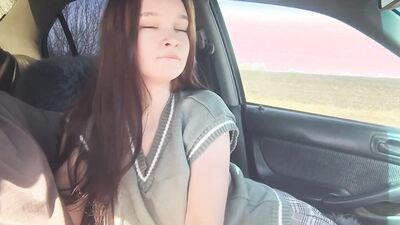Schoolgirl gave a public blowjob in the car and asked to take her home