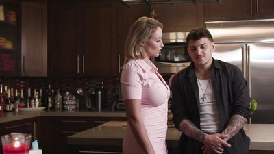 FamilyXXX - Super Hot Big Ass MILF Stepmom Gets the Cock She Needs (Ryan Keely)