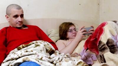 Alone with My Stepbrother in a Cast