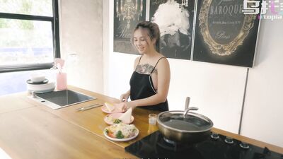 Huge tits step-mom seduced me when husband is not home- Psychoporn 色控