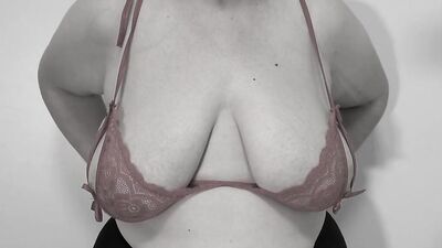 A mature milf shakes her big natural saggy tits.