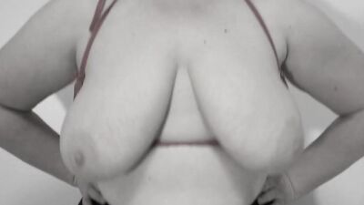 A mature milf shakes her big natural saggy tits.