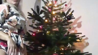 Stepmom decorates the Christmas tree