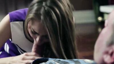Cheerleader stepdaughter knows what daddy likes