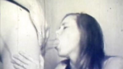Experienced MILF loves to fuck and cum hard in this unforgettable vintage fuck session