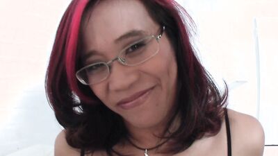 Amateur MILF with massive clit pisses in HD casting and makes him cum in your mouth