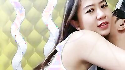 Watch Tante Cantik Live Sama Berondong's wild homemade handjob skills in action!