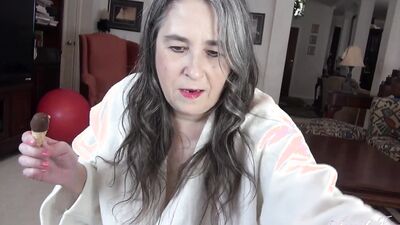 Step-Aunt Grace shares your ice cream & sucks your cock in POV taboo video