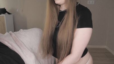 Stepdaughter gets down and dirty with stepdad's big dick while he's resting