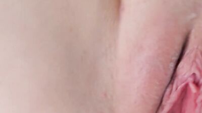 Chloe Rose's 18-year-old barefoot fetish will make you cum hard in bed