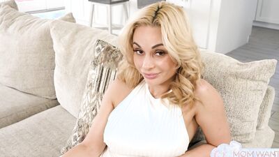 Stepson's personal toy: Crystal Rush gets off on her Russian stepmom's hands and knees