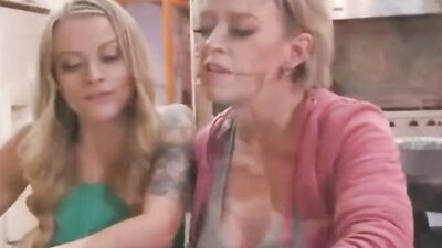 Dee Williams cant Resist Paris Whites Wet Pussy