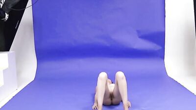 FLEXIBLE TEEN ON BLUE SCREEN ANAL