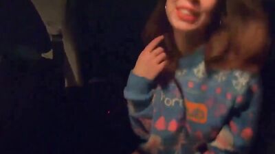 JAG KNULLADE MIN STYVSYSTER MEDAN FORALDRAR INTE AR HEMMA