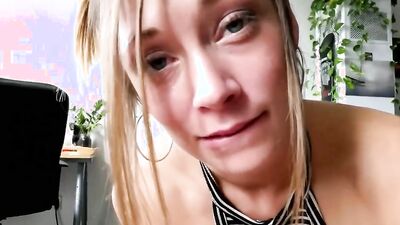 HEIßE STIEFSCHWESTER HART GEFICKT, WÄHREND ELTERN NICHT ZU HAUSE SIND