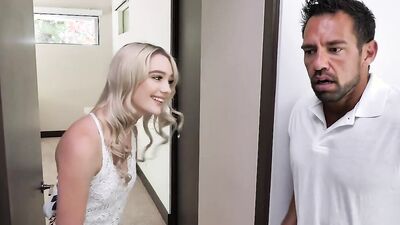 Snooping dads go for the coochie