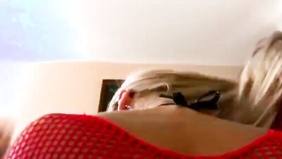 SEDUCTIVE STEPMOM GETS RAMMED