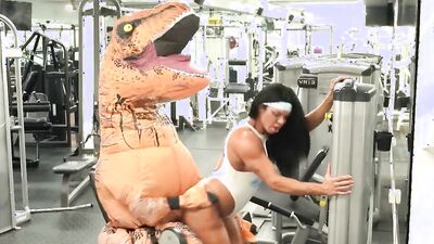 Camsoda - Hot milf stepmom fucked by trex in real gym sex