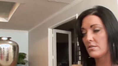Young hottie seduced and orally pleased by stepmom
