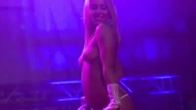 Public Dildo Show with Flexi Stepdaughter