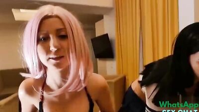 Zwei Gamer Frauen haben ein Abendteuer - Gruppensex !!