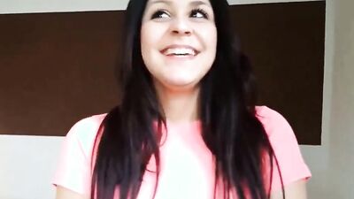 Brunette Hure Schwester lutscht mich