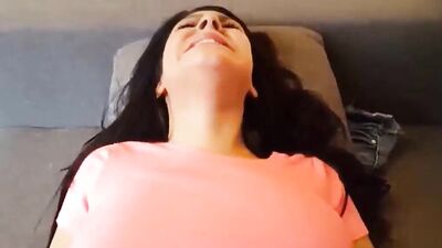 Brunette Hure Schwester lutscht mich