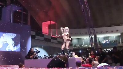 Amazing stripper picks a guy from the crowd and gives him a lapdance