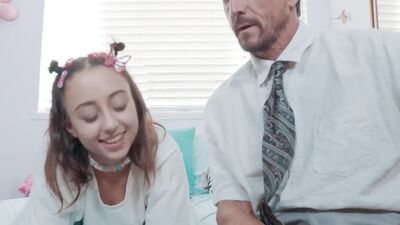 RealityJunkies Marilyn Mansion Teases Step-Dad with Juicy Juggs