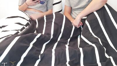 I introduce porn to my stepsister: she squirt all over the bed