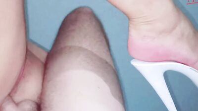 Stepmom in high heels gets cum in pussy