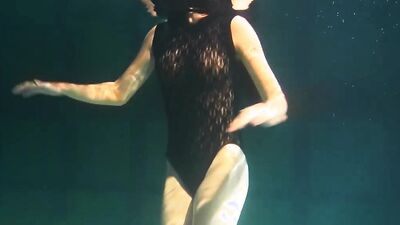 Lesbians And Solo Girls Make Out Underwater