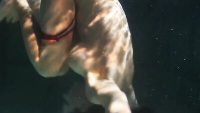 Siskina And Polcharova Strip Nude Underwater