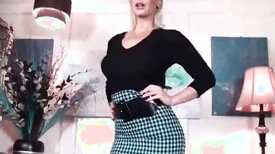 Jennifer Hot Milf In Pantyhose And Her Fantasy #MrBrain1988