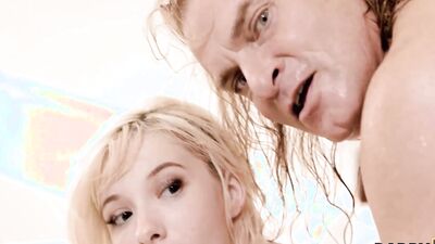 DADDY4K. La ragazza invita il patrigno degli sposi a collegarsi prima del suo matrimonio