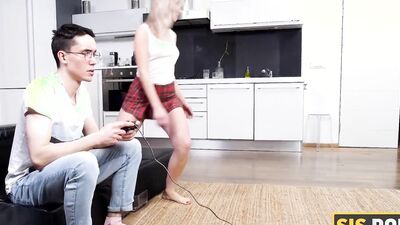 SISPORN. Instead of playing game nerd makes love with hot stepsister