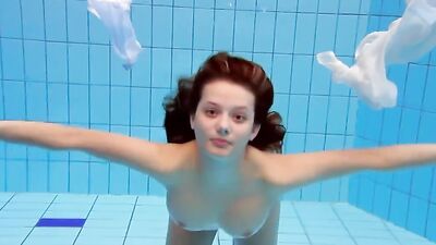 Juicy body Zuzanna submerged underwater