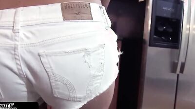 Petite Teen Filled Her Mouth With Her Stepbrothers Cock