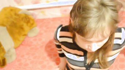 Stepdaughter sucks a cock like a real pro