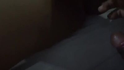Mujer de mi tío duerme , entro y la follo
