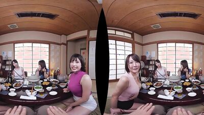 Hinata Komine, Yuka Osawa, Arisa Hanyu & Yuuka Tsubasa enjoy in VR