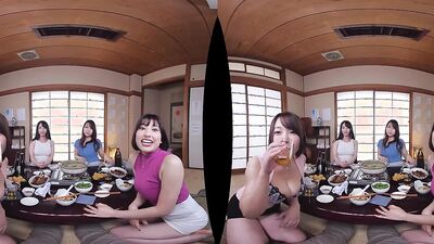 Hinata Komine, Yuka Osawa, Arisa Hanyu & Yuuka Tsubasa enjoy in VR