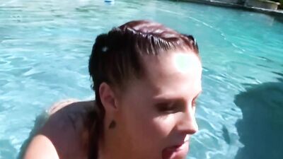 Gianna Michaels gets her cunt destroyed with a huge piston