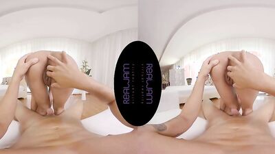 Polly Pons is playing with stepbrother's hard schlong in VR