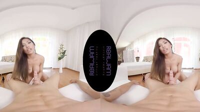 Polly Pons is playing with stepbrother's hard schlong in VR