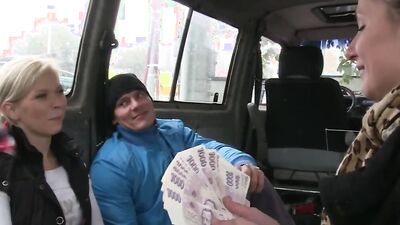 Samantha Bee is playing with stranger's prick in the van
