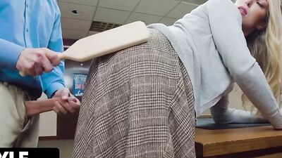 Joslyn Jane sucks dude's dong and gets fucked inside the table