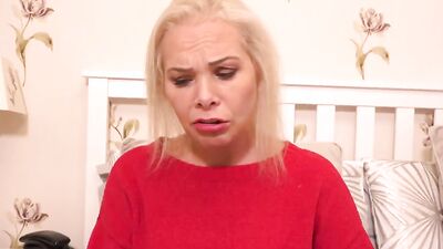 Naughty blonde is rubbing her puss in this homemade POV video